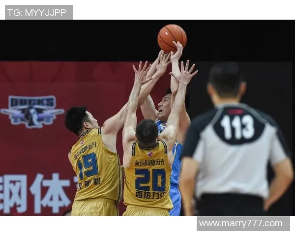 赛后分析:北京排球队与南京排球队的比赛节奏与战术对比探讨 赛后分析:北京排球队与南京排球队的比赛节奏与战术对比探讨